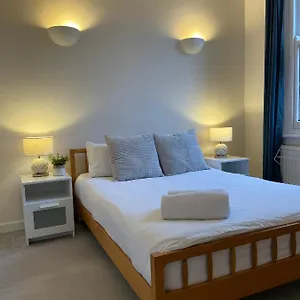  Apartment Spacious 2 Bedroom With Garden