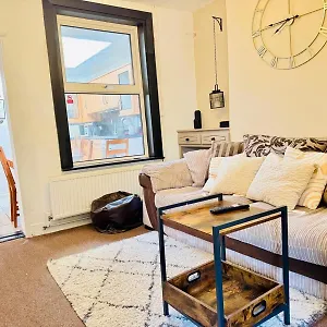  Holiday home Jasper's Pet-friendly Family Haven